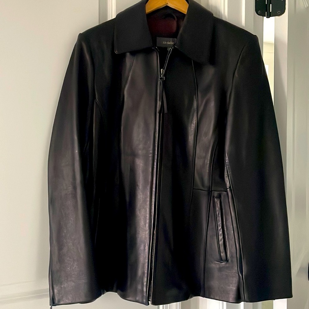 New without tags Liz Claiborne genuine leather jacket size Large.